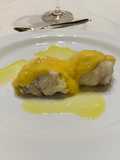 Medallons de rap amb salsa holandesa de'ametlles