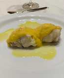 Medallons de rap amb salsa holandesa de'ametlles