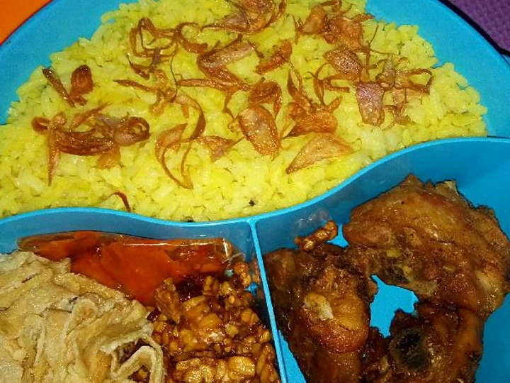 Cara Mudah Membuat Resep  Nasi kuning mudah dan praktis yang Sempurna, Bisa Manjain Lidah