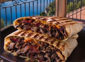 Zdjęcie przepisu Kebab III - boczek, cebula prażona i ser 🌶.