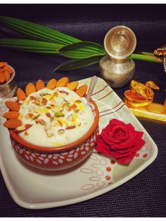 बदाम केसर श्रीखंड (badam kesar shrikhand recipe in marathi) रेसिपी चे मुख्य फोटो