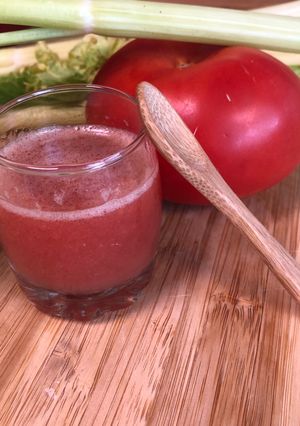 Une photo de Jus de tomate / céleri maison - Jus détox