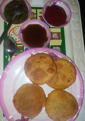 A picture of Pyaz ki kachori.