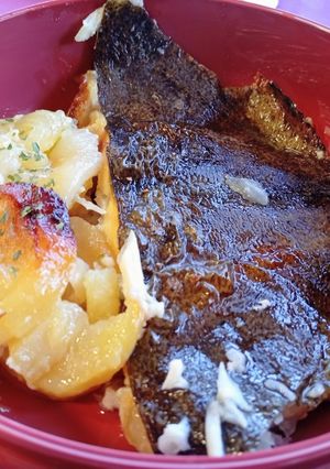 Una foto de Rodaballo con Patatas Panaderas