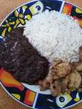 Tirillas de pollo con  champiñones cubiertas con  malanga