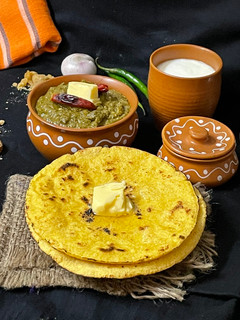 मक्के दी रोटी सरसो का साग(Makke di roti sarson ka saag recipe in Hindi) रेसिपी मुख्य फोटो