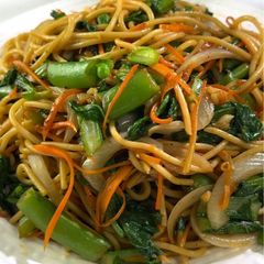 A picture of Vegetable Stir-Fried Noodles (蔬菜炒面).