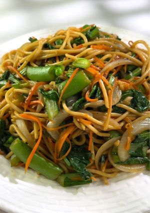 A picture of Vegetable Stir-Fried Noodles (蔬菜炒面).