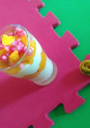 મેંગો કસ્ટડૅ(Dalgona mango custard recipe in gujarati) રેસીપી મુખ્ય ફોટો
