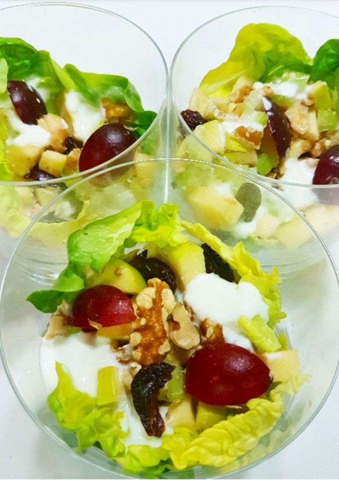 Una foto de Ensalada fresca con frutos secos