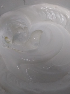 Una foto de Merengue para decorar tortas- diferente