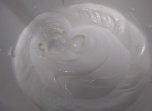 Una foto de Merengue para decorar tortas- diferente