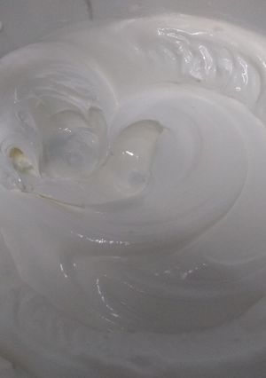 Una foto de Merengue para decorar tortas- diferente