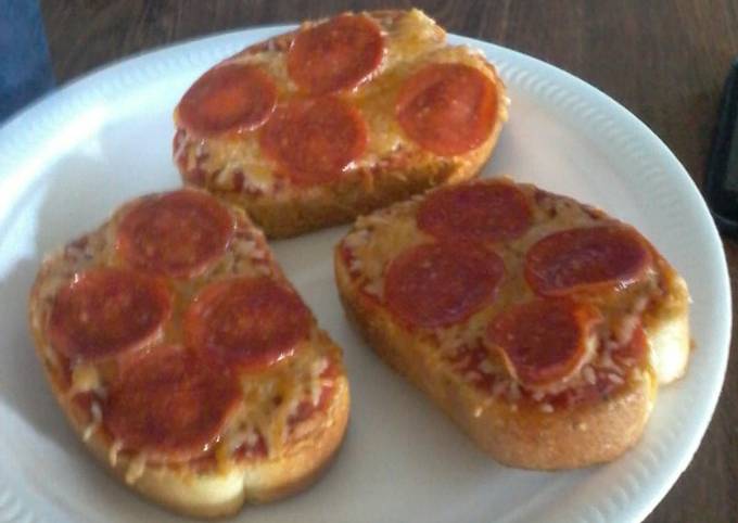 Recipe of Favorite Mini Pepperoni Pizzas