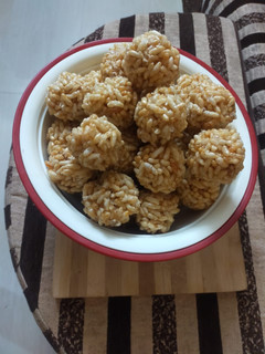 મમરાના લાડુ(Mamra na ladoo recipe in Gujarati) રેસીપી મુખ્ય ફોટો