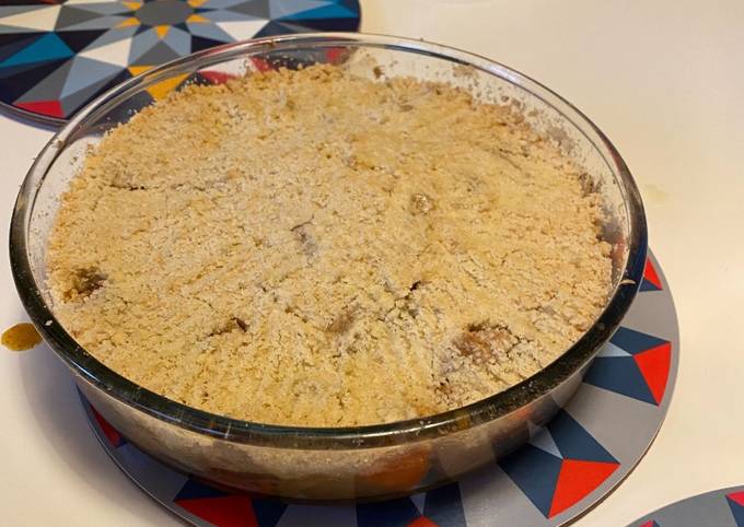 Apple and raisin crumble - comfort food recipe main photo