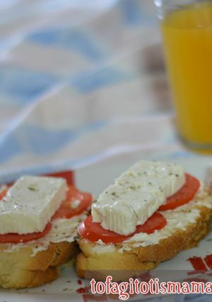 Φωτογραφία της συνταγής Ψωμί με τυρί σε κρέμα, ντομάτα και φέτα!