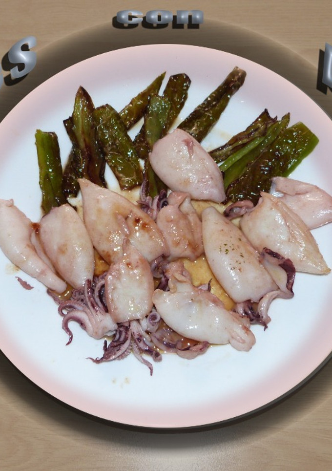 Una foto de Calamares con pimientos verdes