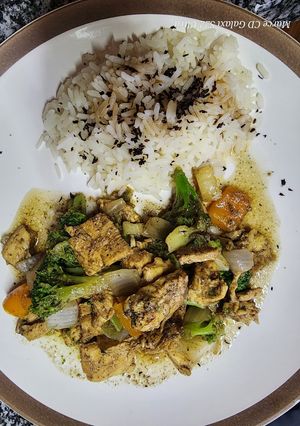 Una foto de Salteado se Pollo con Verduras