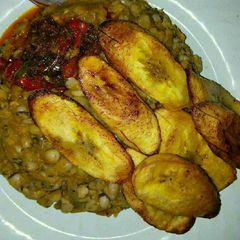 A picture of Beans and fried plantain.