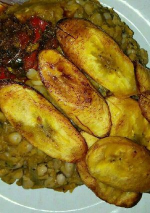 A picture of Beans and fried plantain.