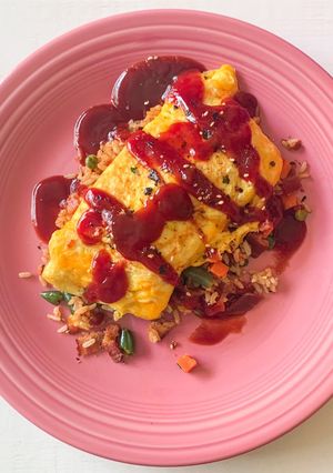 A picture of Japanese Omelette with Okonomiyaki Sauce (お好み焼きオムレツ).