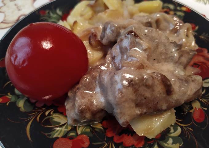 Печень по-строгановски