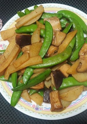 「馬鈴薯炒鮮蔬」一盤滿足一餐 的食譜成品照片