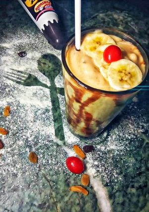 A picture of Banana raisin shake.