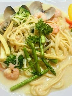海鮮時蔬清炒義大利麵(異國料理)(清冰箱料理) 的食譜成品照片