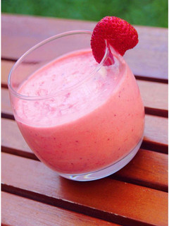 Una foto de Postre cremoso de frutilla