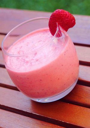 Una foto de Postre cremoso de frutilla