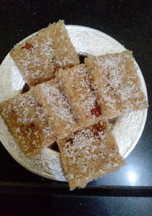 सूजी की बर्फी (sooji ki barfi recipe in Hindi) रेसिपी मुख्य फोटो
