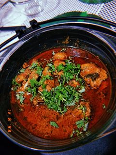 टँगी चिकन (tangy chicken recipe in marathi) रेसिपी चे मुख्य फोटो