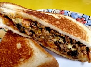 รูปของ Patty Melt (แซนด์วิชเนื้อบดและชีส)