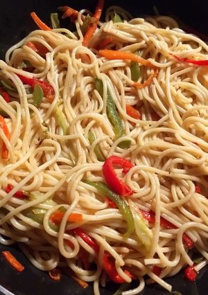 Una foto de Yakisoba económico