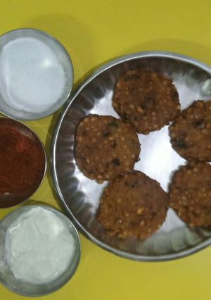 સાબુદાણા ના વડા (sabudana vada recipe in Gujarati) રેસીપી મુખ્ય ફોટો