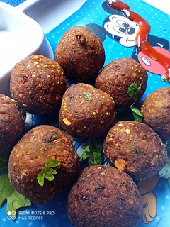 சேனைக்கிழங்கு கோலா உருண்டை (Senaikilanku kola urundai recipe in tamil) செய்முறை முக்கிய புகைப்படம்