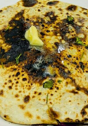 A picture of Tawa Amritsari Aloo kulcha.