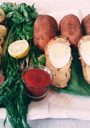 A picture of Egg roll and Egg kabab.