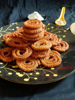 ઇન્સ્ટન્ટ ચકરી (instant chakli recipe in Gujarati) રેસીપી મુખ્ય ફોટો