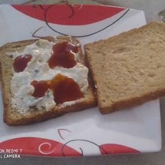 A picture of Hung curd corn sandwich.