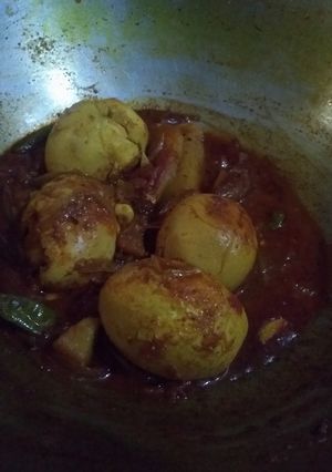 A picture of Egg curry.