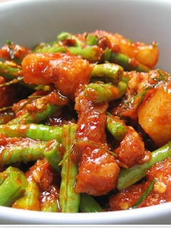 ♦泰泰風♦紅咖哩醬炒五花肉長豆 的食譜成品照片