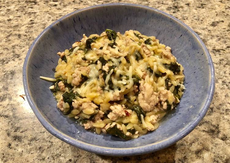 Recipe of Perfect Creamy Orzo with turkey and spinach