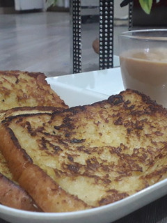 A picture of French Toast.
