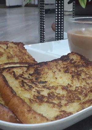 A picture of French Toast.