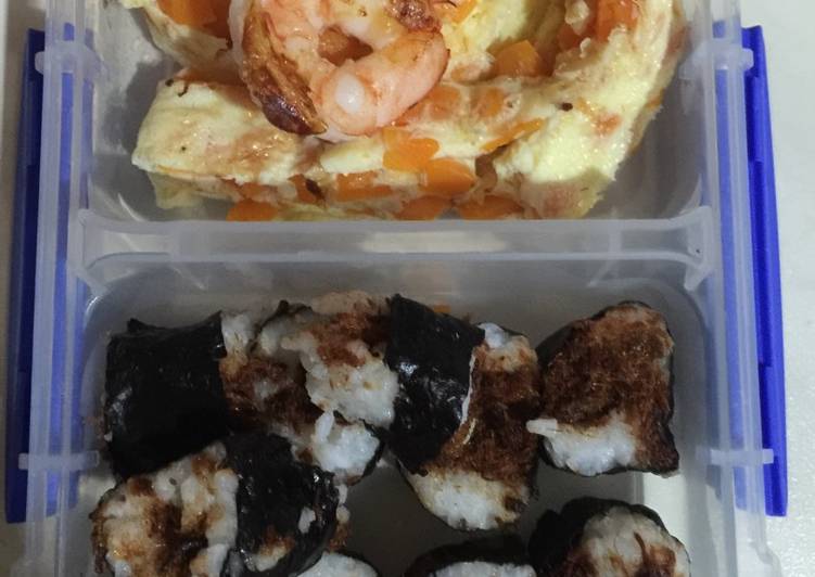 Cara Gampang Menyiapkan Bento Sushi abon telur gulung yang Enak Banget