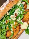 Bocadillo de Pollo Rebozado con Salsa Parmesana