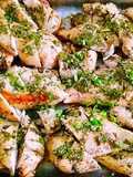 Pechuga de pollo marinada con salsa chimichurri tradicional!